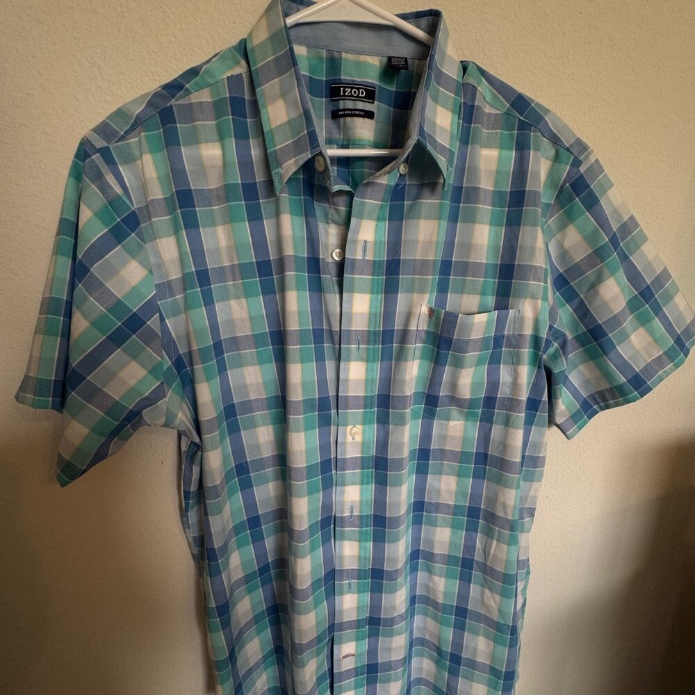 Men's IZOD short-sleeve shirt